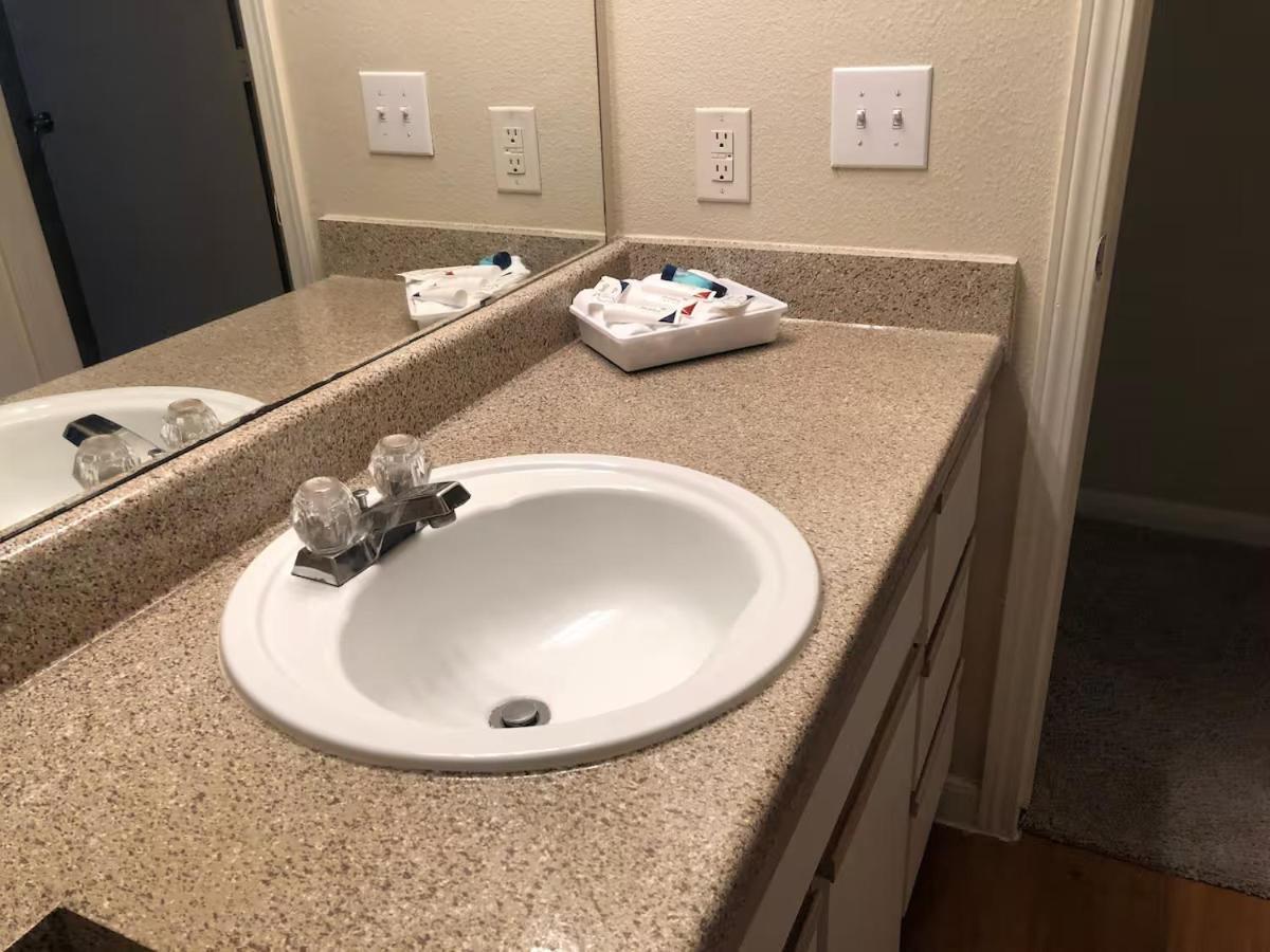 Lavish Apartment Near Houston Medical Centre Номер фото