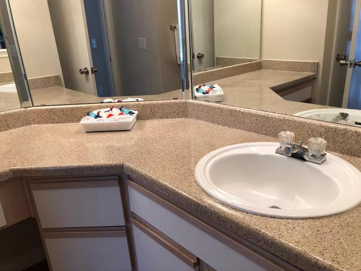 Lavish Apartment Near Houston Medical Centre Номер фото